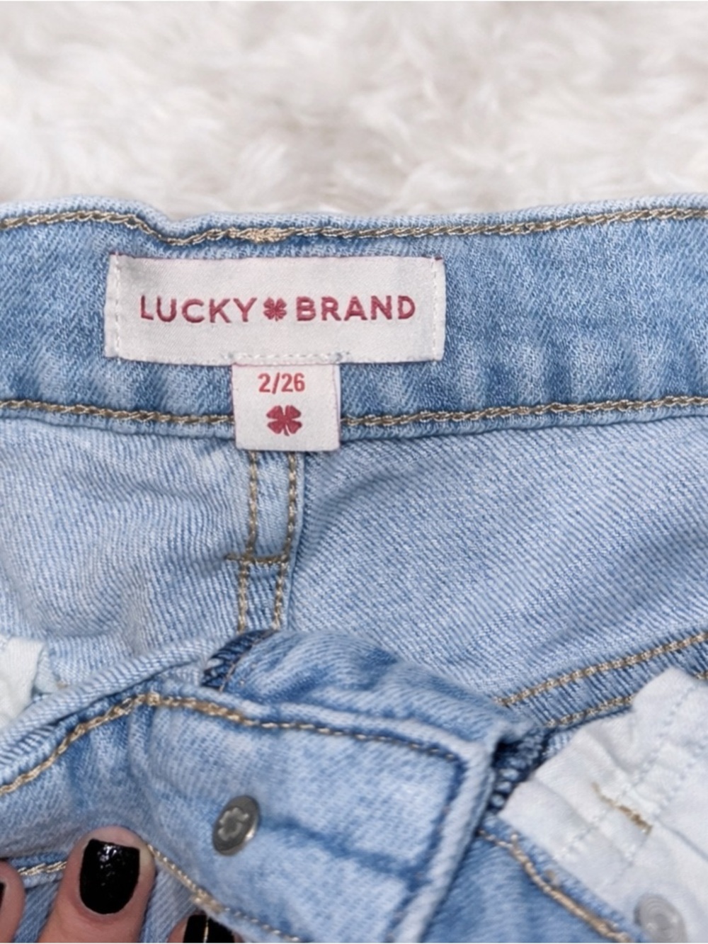 Lucky Brand Distressed Denim Shorts Light Wash Frayed Hem Size 2/26 - Picture 3 of 3